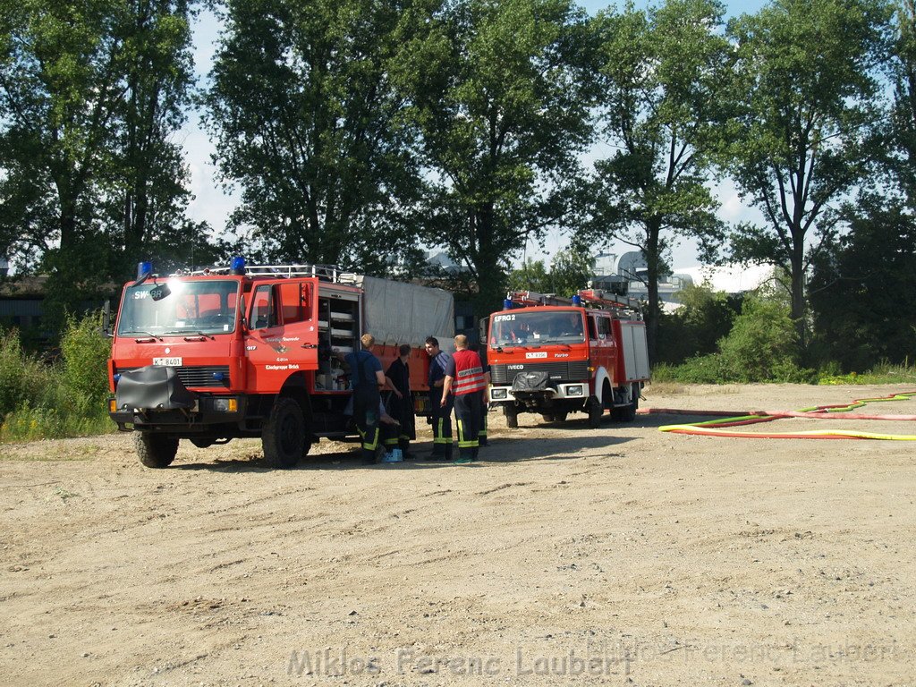 Feuer Koeln Ossendorf Butzweiler Hof neben IKEA P381.JPG